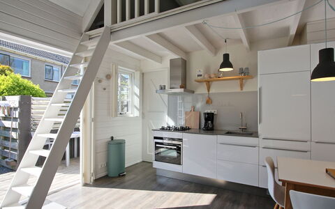 Residence Domburg: Træ, Gulvbelægning, Etage, Møbel, Indretning, Trægulve, Lejlighed, Loft, Hårdttræ, Værelse