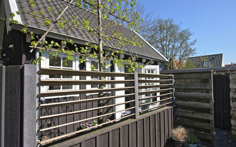 Residence Domburg: Træ, Hegn, Kompositmateriale, Sidespor, Home Fencing, Metal, Port, Hårdttræ, Altan, Planke