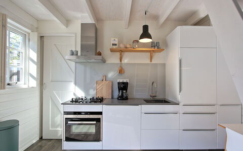 Residence Domburg: Køkken, Køkken Apparat, Større Bandage, Countertop, Gulvbelægning, Træ, Cabinetry, Indretning, Møbel, Etage