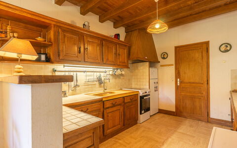 Les 2 Plages: Cabinetry, Møbel, Indretning, Gulvbelægning, Køkken, Træ, Countertop, Loft, Etage, Skab