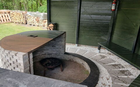 Calli: Udendørs Bord, Have, Backyard, Skygge, Flise, Udendørs Struktur, Udendørs Møbler, Design, Gård, Gårdhave