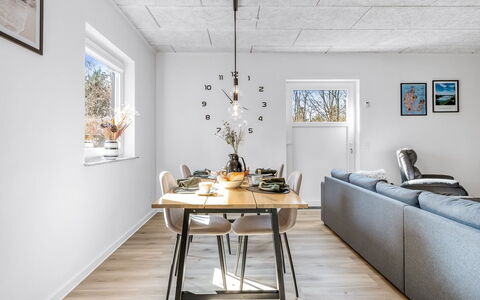 Calli: Blå, Svømmepøl, Møbel, Udendørs Møbler, Udvej, Stol, Skygge, Eco Hotel, Blomsterkrukke