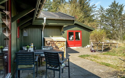 Nimrod - 800M from the Sea: Sommerhus, Skygge, Garden Bygninger, Have, Gård, Backyard, Sidespor, Skur, Bjælkehytte, Udendørs Struktur