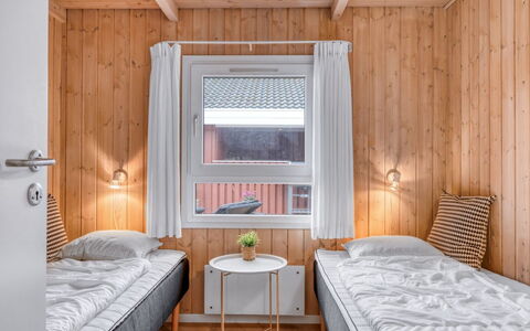 Gunborg - 2.5Km from the Sea: Træ, Soveværelse, Indretning, Loft, Seng, Etage, Værelse, Sengetøj, Sengetøj, Bejdse