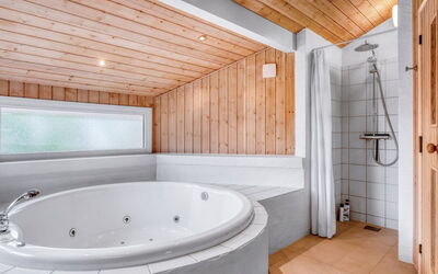 Gunborg - 2.5Km from the Sea