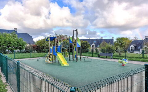 Les Demeures du Parc: Legepladsudstyr, Offentlige Rum, Hegn, Legeplads, Legetøjsrutsjebane, Skygge, Have, Parkere, Landscaping, Chute