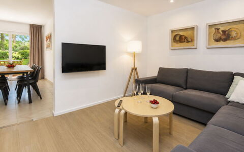 Country Club Family: Indretning, Møbel, Gulvbelægning, Etage, Træ, Couch, Stue, Loft, Værelse, Hjem