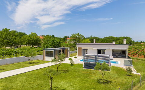 Villa Romantica: Udendørs Møbler, Have, Udendørs Bord, Stol, Skygge, Landscaping, Backyard, Gård, Eco Hotel, Køkken & Spisebord