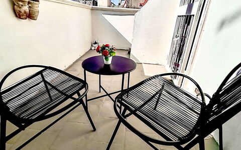 Romamia: Udendørs Møbler, Have, Udendørs Bord, Stol, Skygge, Landscaping, Backyard, Gård, Eco Hotel, Køkken & Spisebord