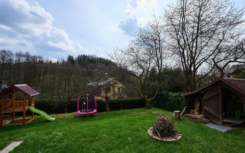 U Pekařů: Landskab, Have, Legetøjsrutsjebane, Lawn, Backyard, Landscaping, Gård, Parkere, Chute, Legepladsudstyr