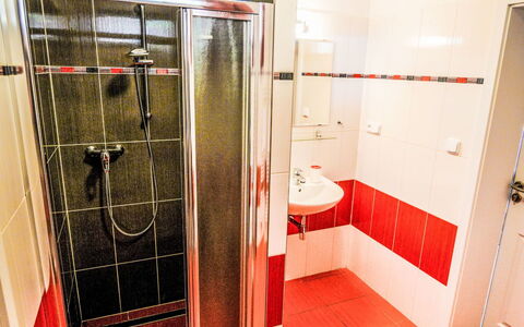 Cesky Krumlov 102: Rød, Gulvbelægning, Etage, Værelse