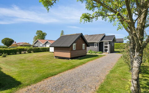 Hira - 200M from the Sea: Tag, Hus, Hjem, Sommerhus, Dør, Sidespor, Dæk, Veranda, Planke, Hårdttræ
