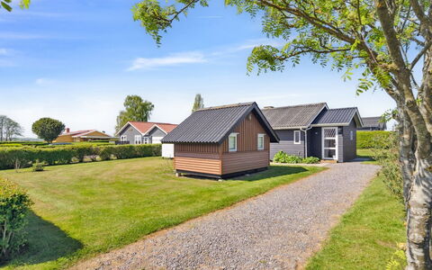 Hira - 200M from the Sea: Tag, Hus, Hjem, Sommerhus, Dør, Sidespor, Dæk, Veranda, Planke, Hårdttræ