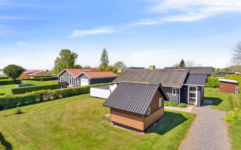 Hira - 200M from the Sea: Tag, Hus, Hjem, Sommerhus, Dør, Sidespor, Dæk, Veranda, Planke, Hårdttræ