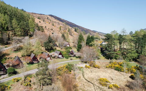 Sandpiper Lodge: Bjergrige Landskabsformer, Blad, Træ, Natur, Naturligt Miljø, Vegetationen, Bakke, Bjerg, Naturlige Landskab