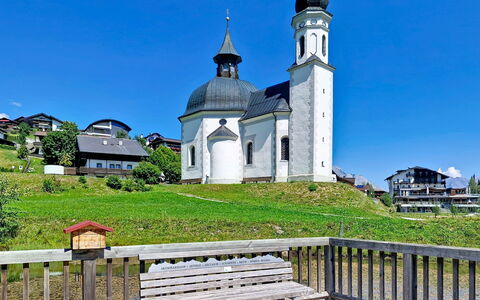 Bergnest: Landskab, Landdistrikt, Hældning, Kapel, Landsby, Kloster, Spir, Alps