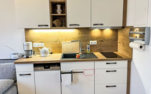 Hammel: Køkken Apparat, Countertop, Køkken, Cabinetry, Træ, Større Bandage, Indretning, Møbel, Gulvbelægning, Husholdningsapparat
