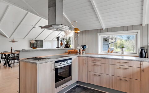 Truels - 30Km from the Sea: Køkken, Gulvbelægning, Countertop, Træ, Indretning, Køkken Apparat, Loft, Cabinetry, Møbel, Større Bandage