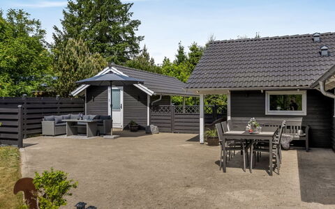 Truels - 30Km from the Sea: Tag, Hus, Hjem, Sidespor, Sommerhus, Skygge, Garden Bygninger, Gård, Backyard, Have