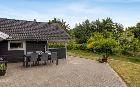 Truels - 30Km from the Sea: Sommerhus, Skygge, Have, Sidespor, Landscaping, Estate, Hårdttræ, Indkørsel, Garden Bygninger, Gård
