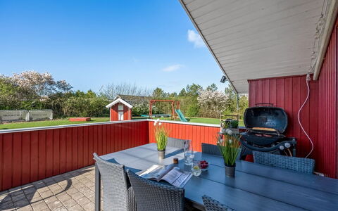 Seba - 1Km to the Fjord: Træ, Have, Bejdse, Skygge, Hårdttræ, Sommerhus, Gård, Landscaping, Planke, Stol