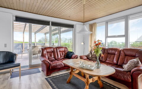 Christan - 350M from the Sea: Hus, Hjem, Dør, Tag, Sommerhus, Estate, Have, Skygge, Sidespor, Gård