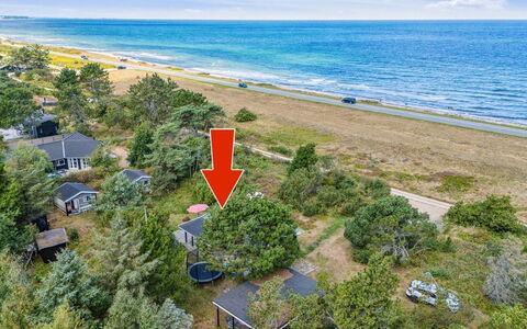 Kaj - 75M from the Sea: Vegetationen, Busk, Forår, Sommerhus, Have, Skygge, Backyard, Gård, Stol