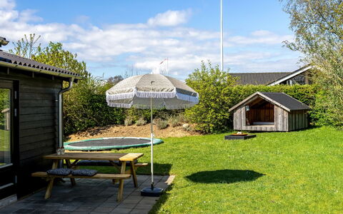 Arnkil - 250M from the Sea: Tag, Hus, Hjem, Sommerhus, Dør, Sidespor, Dæk, Veranda, Planke, Hårdttræ