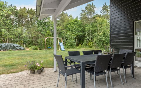 Varpu - 1.5Km from the Sea: Estate, Skygge, Indkørsel, Stuehus