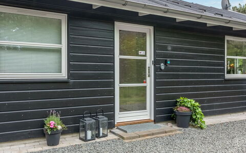 Varpu - 1.5Km from the Sea: Estate, Skygge, Indkørsel, Stuehus