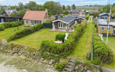 Dimo - 20M from the Sea: Græs, Græs-, Land Lot, Sommerhus, Landdistrikt, Eng, Garden Bygninger, Have, Skur