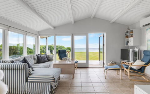 Dimo - 20M from the Sea: Græs, Græs-, Land Lot, Sommerhus, Landdistrikt, Eng, Garden Bygninger, Have, Skur