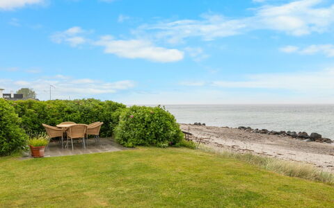 Dimo - 20M from the Sea: Græs, Græs-, Land Lot, Sommerhus, Landdistrikt, Eng, Garden Bygninger, Have, Skur
