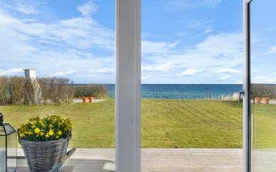 Dimo - 20M from the Sea