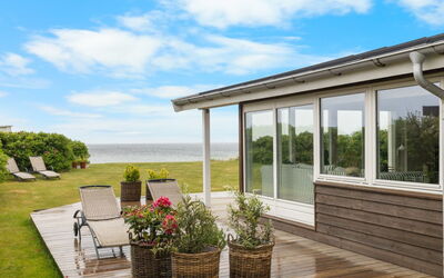 Dimo - 20M from the Sea