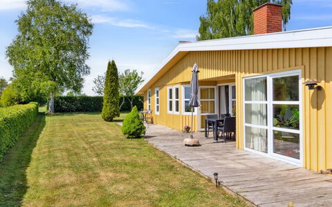 Erin - 200M from the Sea: Sommerhus, Hus, Land Lot, Tag, Hjem, Estate, Stuehus, Lawn, Have, Skygge