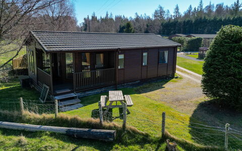 Lodge 5: Græs, Sommerhus, Hus, Hjem, Tag, Landdistrikt, Veranda, Land Lot, Bjælkehytte, Garden Bygninger