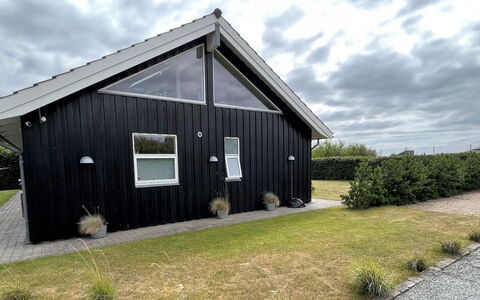 Sejer - 350M from the Sea: Blå, Svømmepøl, Møbel, Udendørs Møbler, Udvej, Stol, Skygge, Eco Hotel, Blomsterkrukke