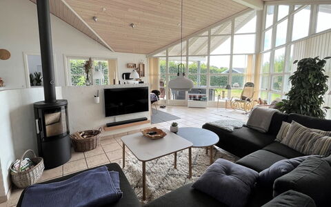 Sejer - 350M from the Sea: Couch, Indretning, Gulvbelægning, Stue, Træ, Møbel, Etage, Loft, Hjem