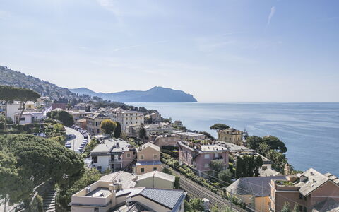 Central Cozy Nest With Parking, Bogliasco: Vand, Krop Af Vand, Kyst, Boligområde, Coastal Og Oceaniske Landskabsformer, Horisont, Hav, Hus, Hjem, Menneskelig Bosættelse