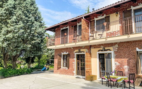 Asti 50: Hjem, Lejlighed, Altan, Estate, Skygge, Villa, Eco Hotel, Veranda, Landscaping, Mansion