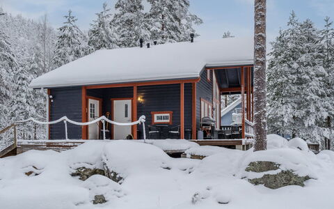 Blue Lake Villa: Seng, Møbel, Soveværelse, Indretning, Sengetøj, Sengetøj, Gulvbelægning, Træ, Etage, Værelse