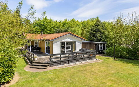 Frethi - 30Km from the Sea: Veranda, Sommerhus, Cykel, Garden Bygninger, Hegn, Gård