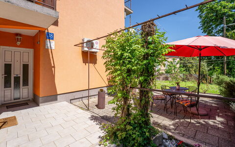 San Marco: Lejlighed, Stol, Blomsterkrukke, Stueplante, Skygge, Gård, Udendørs Møbler, Altan, Gårdsplads