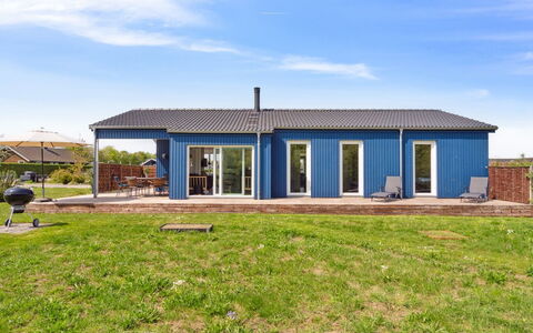Snari - 700M from the Sea: Gulvbelægning, Væg, Etage, Indretning, Træ, Loft, Trægulve, Belysning, Møbel, Laminat Gulv