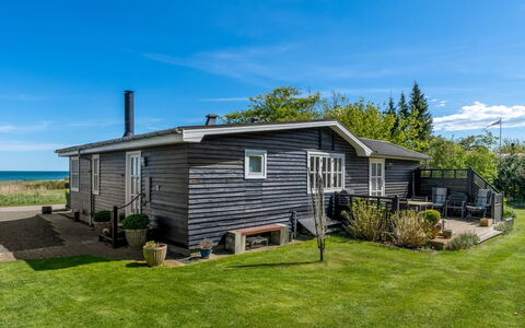 Welma - 200M from the Sea: Hus, Hjem, Sommerhus, Tag, Land Lot, Sidespor, Veranda, Estate, Stuehus, Planke