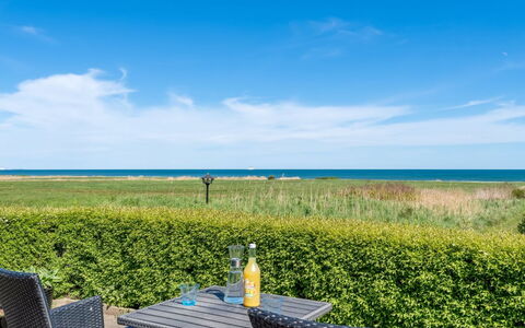 Welma - 200M from the Sea: Blå, Himmel, Møbel, Horisont, Udendørs Møbler, Hav, Udendørs Bord, Bord, Coastal Og Oceaniske Landskabsformer, Ocean