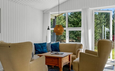Balthasar - 400M from the Sea: Indretning, Møbel, Træ, Loft, Gulvbelægning, Værelse, Etage, Couch, Stue, Hjem