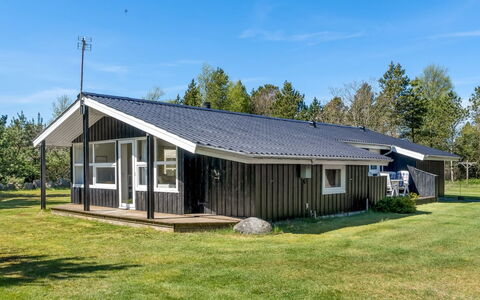 Balthasar - 400M from the Sea: Bygning, Græs, Træ, Hus, Tag, Hjem, Sommerhus, Land Lot, Landdistrikt, Sidespor