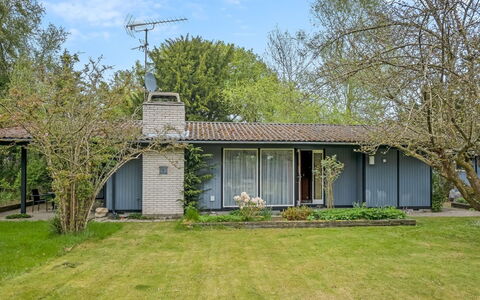 Aatos - 150M from the Sea: Estate, Skygge, Indkørsel, Stuehus